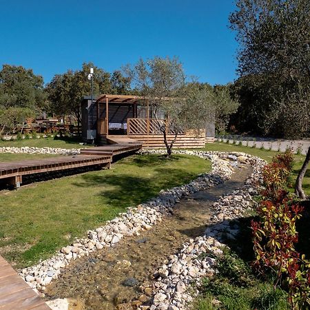 Camping Les Pres Du Roi Sommieres Exterior photo