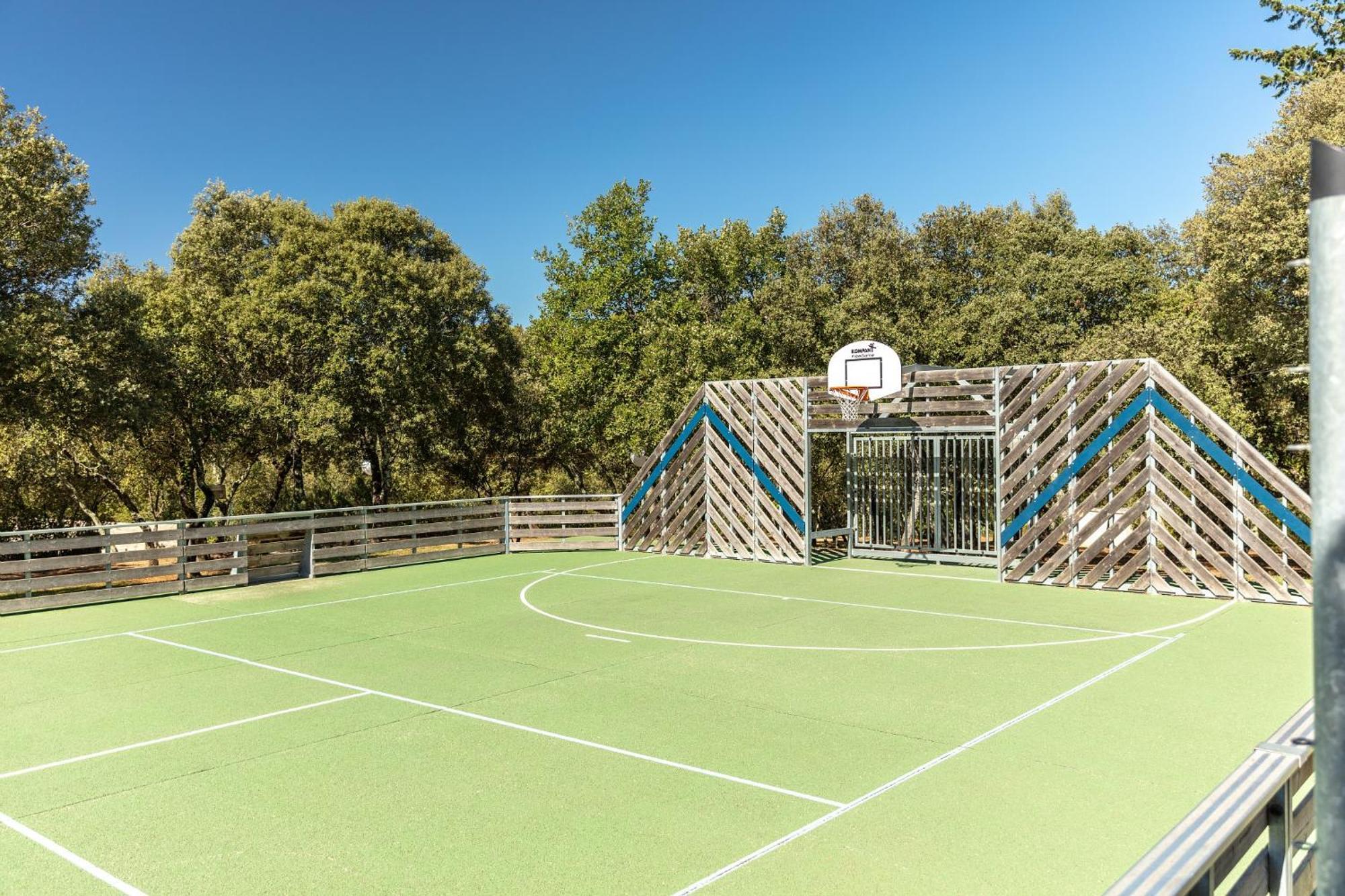 Camping Les Pres Du Roi Sommieres Exterior photo