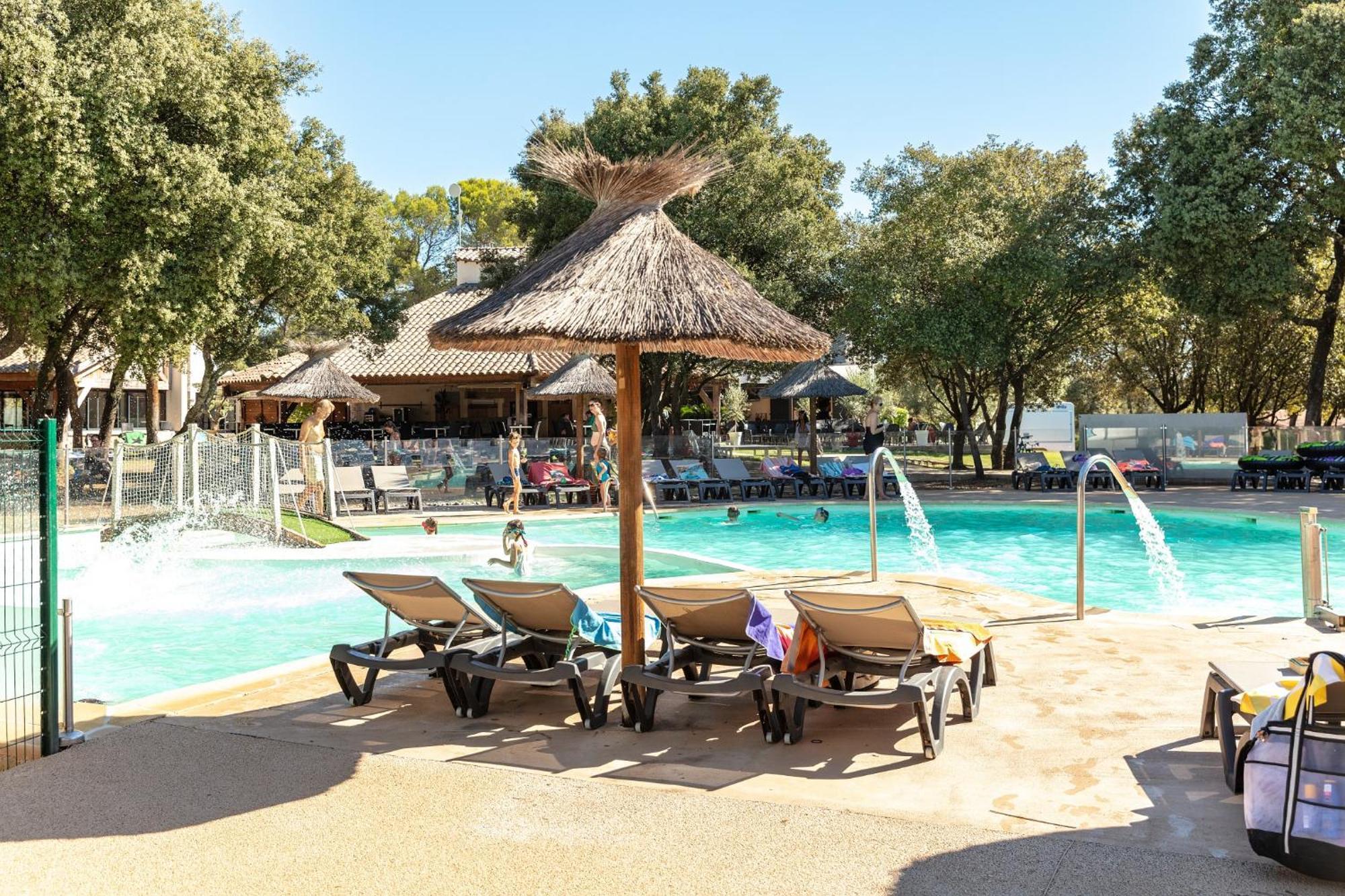 Camping Les Pres Du Roi Sommieres Exterior photo