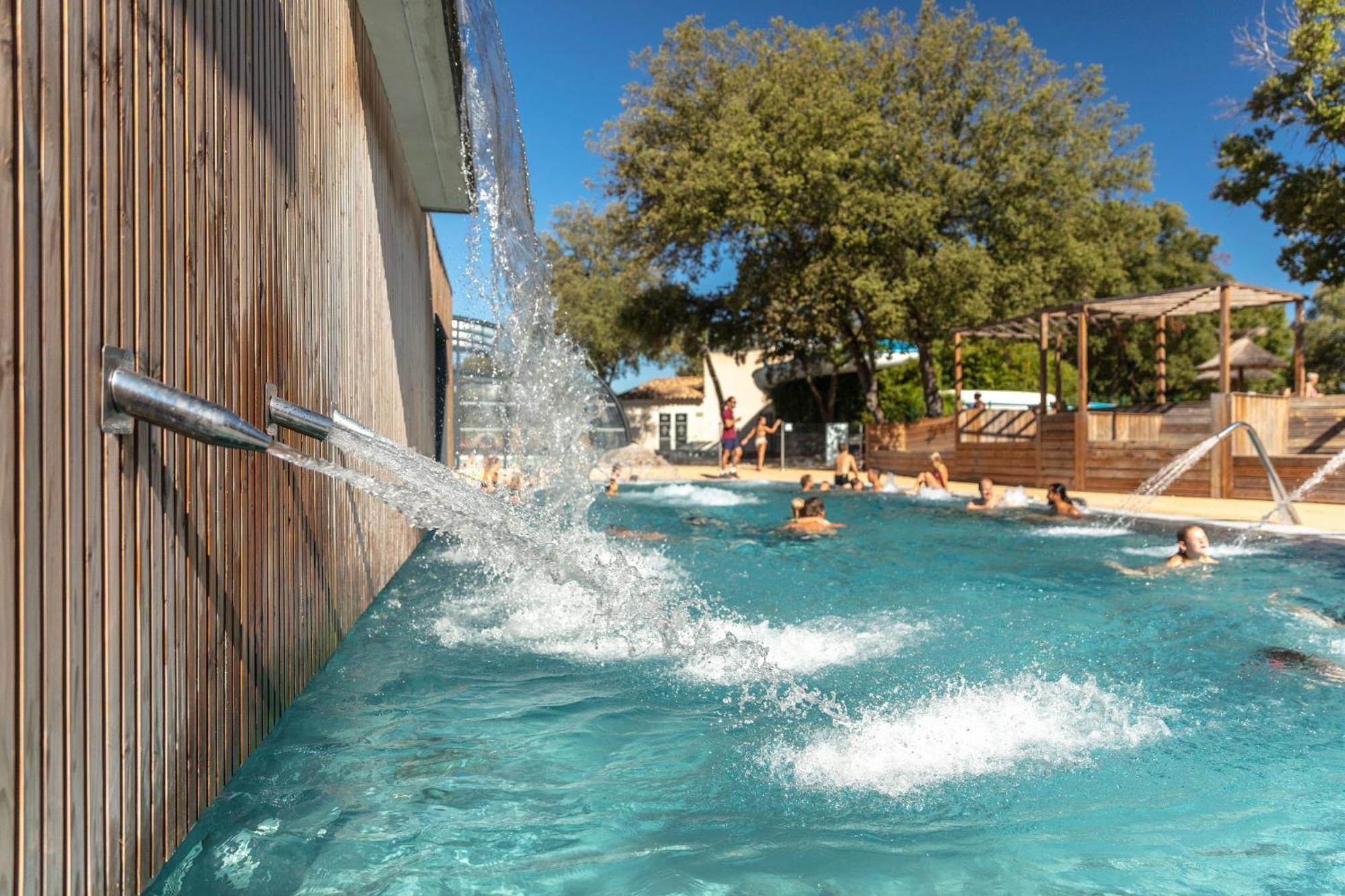 Camping Les Pres Du Roi Sommieres Exterior photo