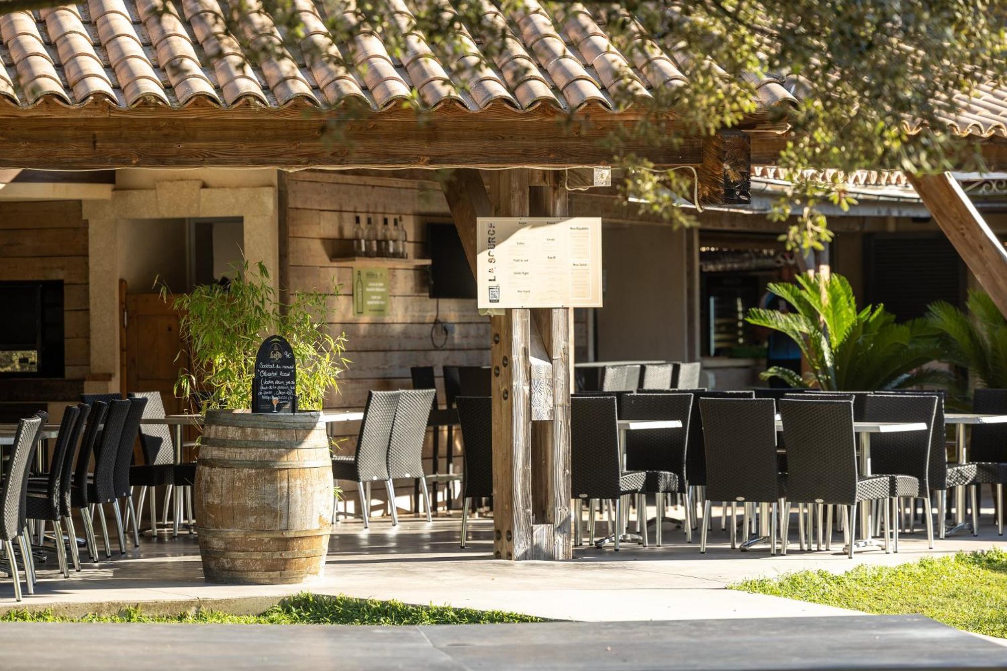 Camping Les Pres Du Roi Sommieres Exterior photo