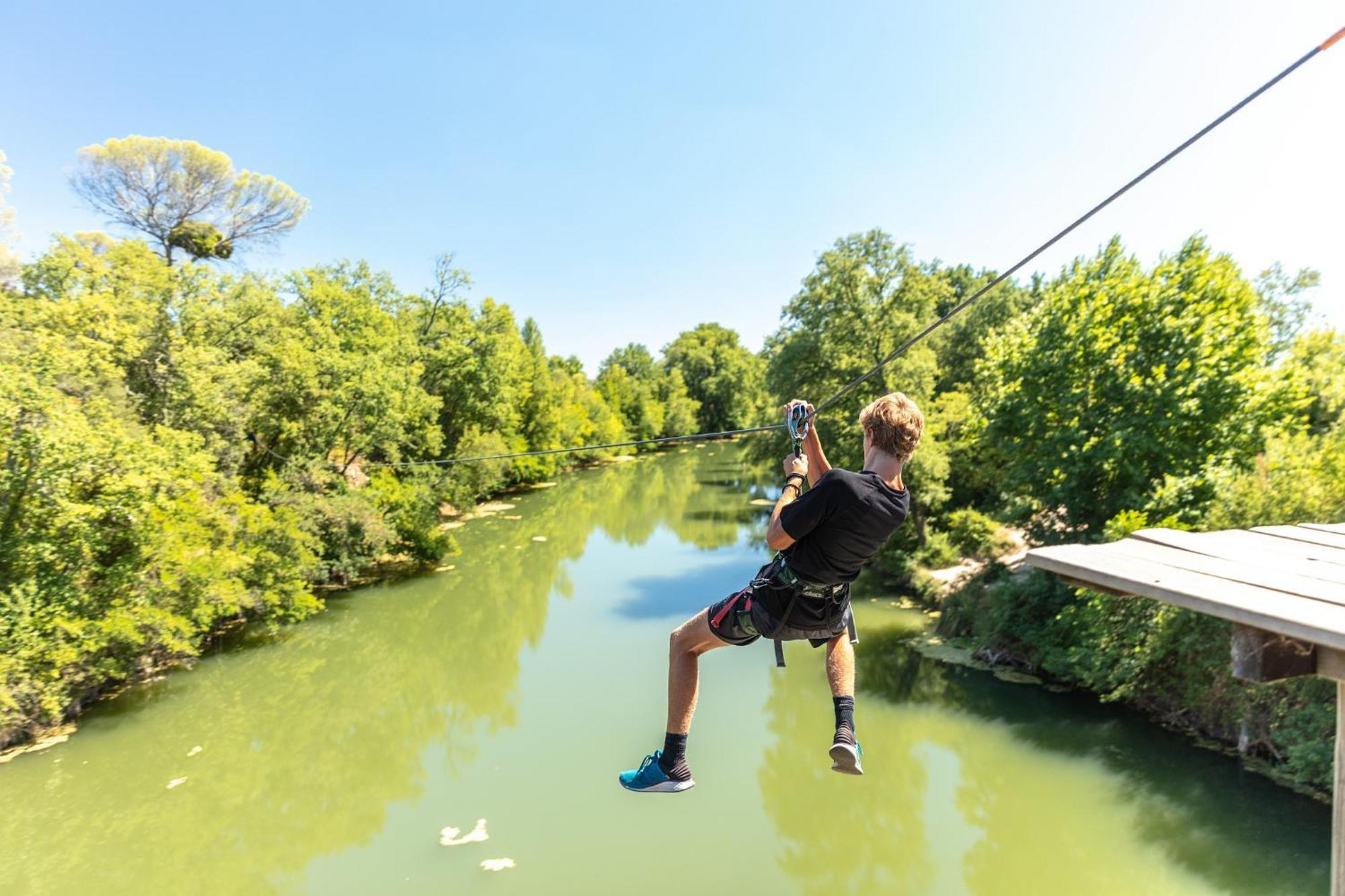 Camping Les Pres Du Roi Sommieres Exterior photo