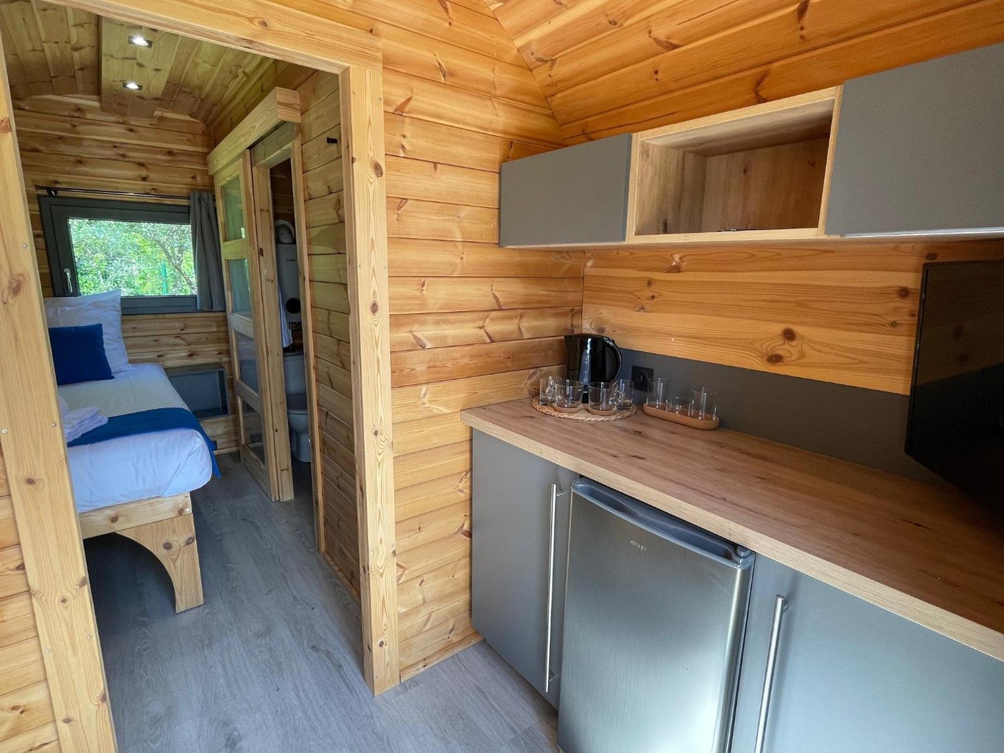 Camping Les Pres Du Roi Sommieres Exterior photo